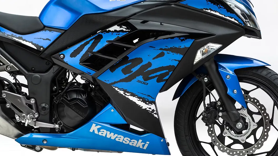 Kawasaki Ninja 300 [2018-2019] Action Image – BikeWale