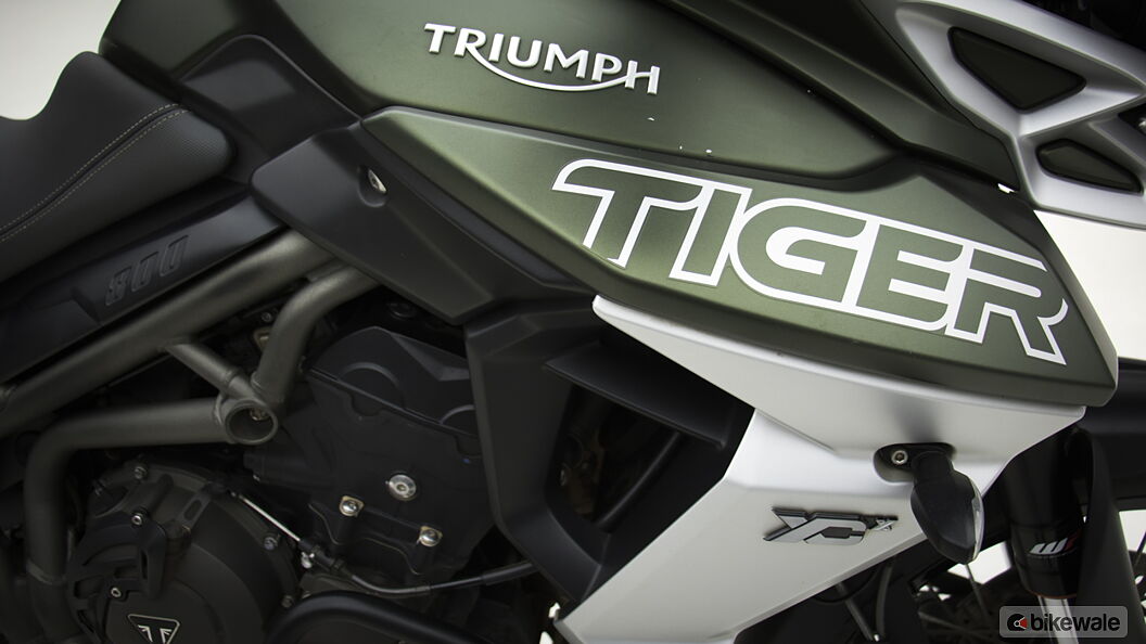 Triumph Tiger 800 XCx Action