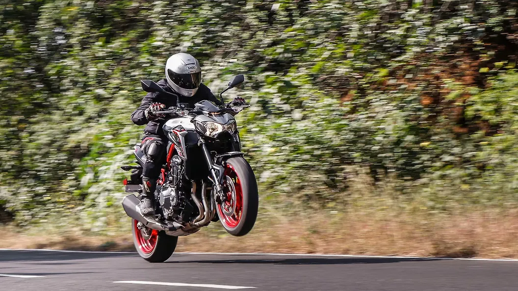 2019 Kawasaki Z900 First Ride Review - BikeWale