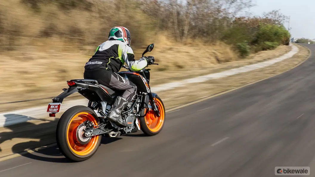 KTM 125 Duke [2021] Action Image – BikeWale
