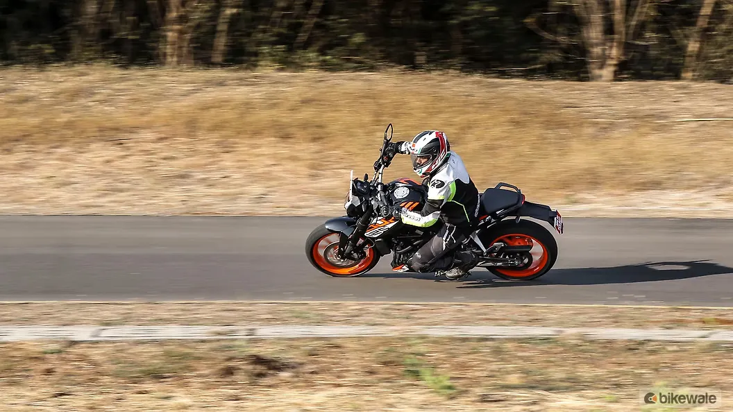 KTM 125 Duke [2021] KTM-Duke-Action Image – BikeWale