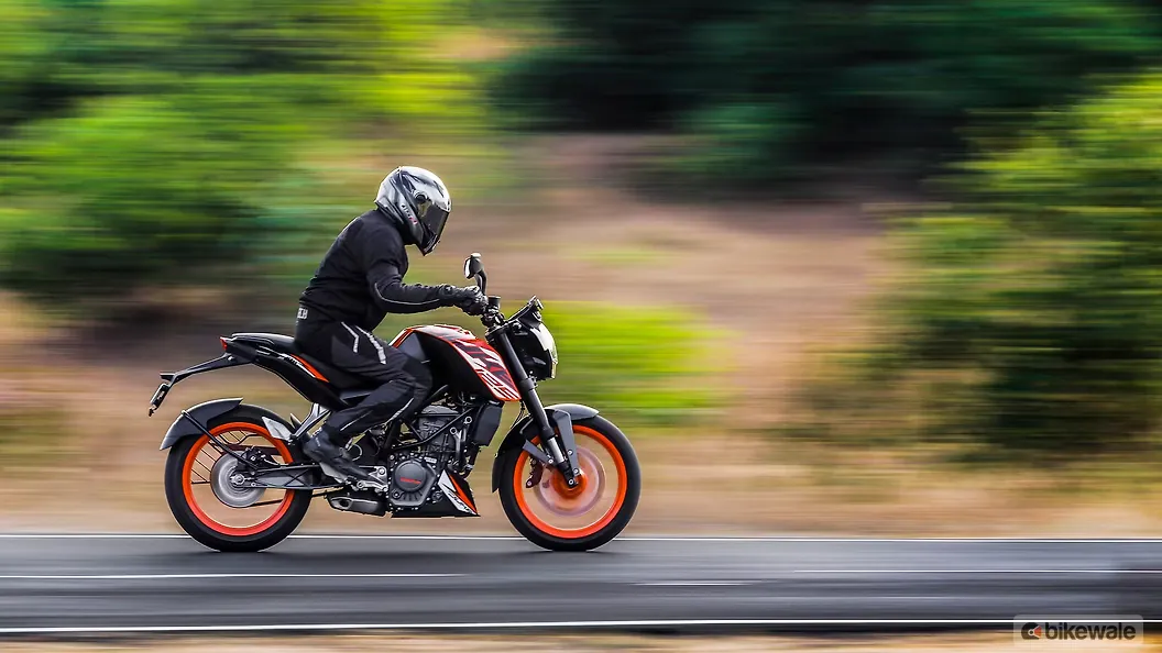 KTM 125 Duke [2021] KTM-Duke-Action Image – BikeWale