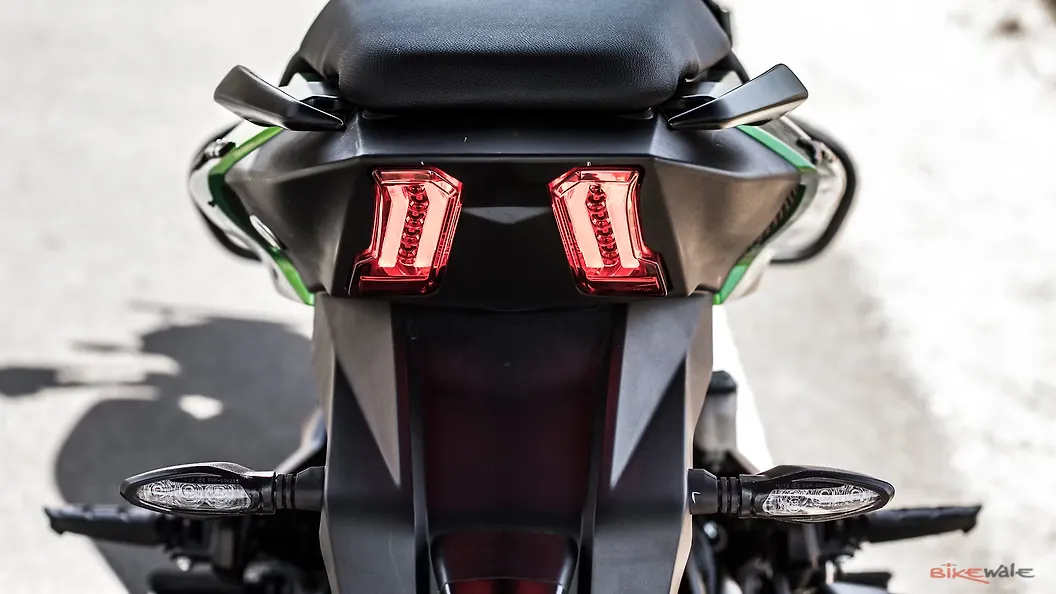 dominar 400 tail tidy