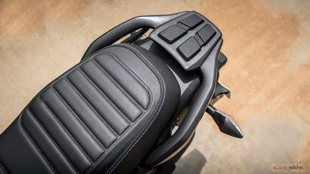 xpulse 200t seat cover