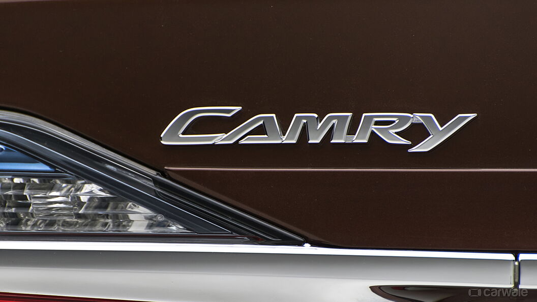 Discontinued Toyota Camry 2015 Badges