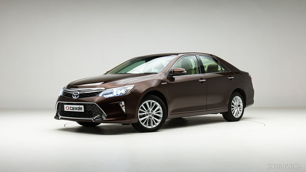 Discontinued Toyota Camry 2015 Left Front Three Quarter
