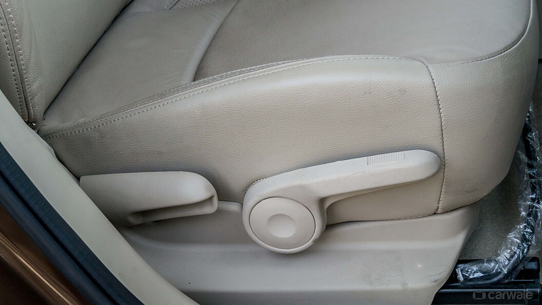 Discontinued Maruti Suzuki Ciaz 2014 Front-Seats