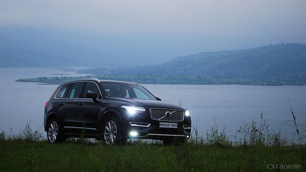Discontinued Volvo XC90 2021 Right Front Three Quarter