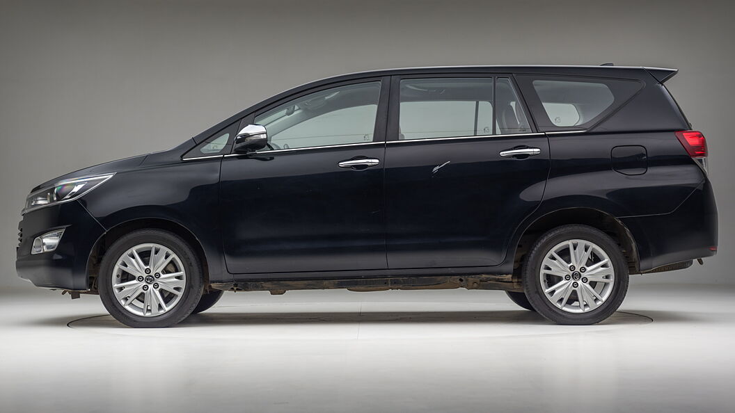 Toyota Innova Crysta Photo Left Side View Image Carwale