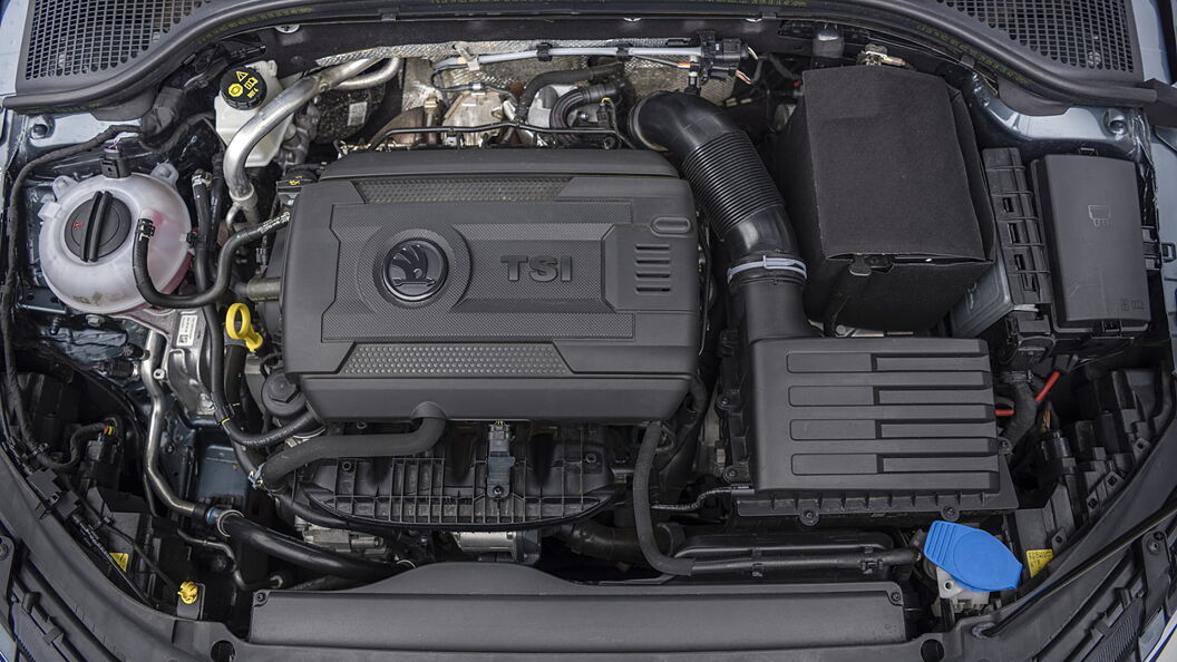 Skoda Octavia Photo, Engine Bay Image - CarWale