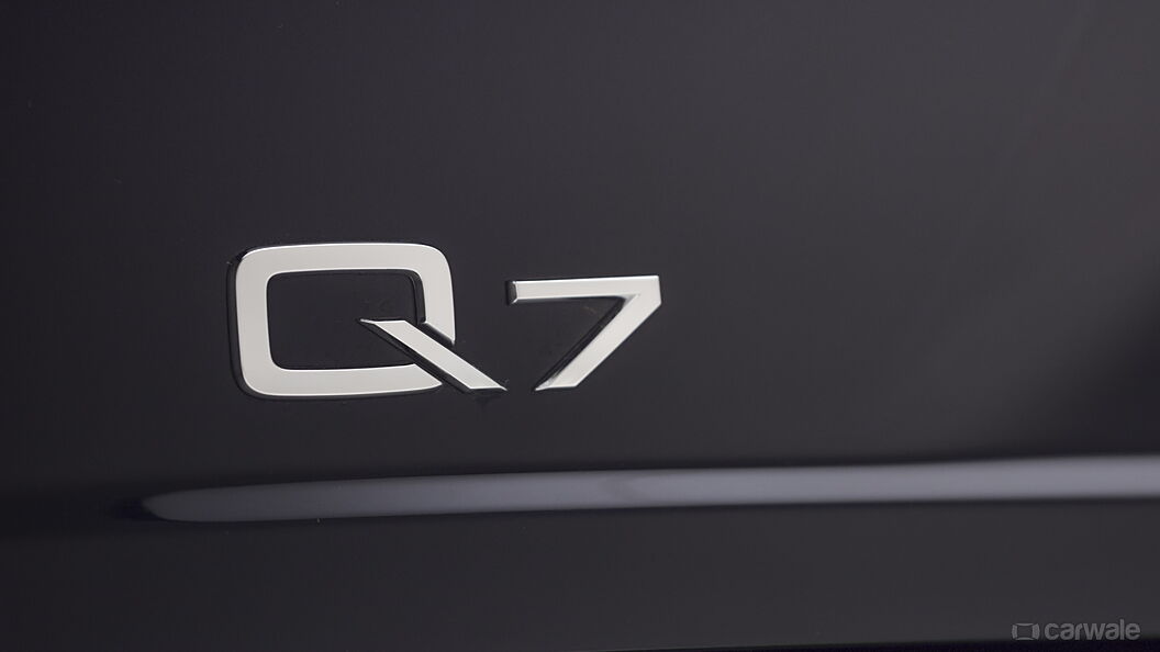 Discontinued Audi Q7 2015 Badges
