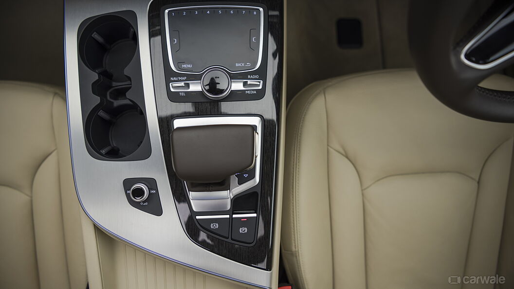 Discontinued Audi Q7 2015 Interior