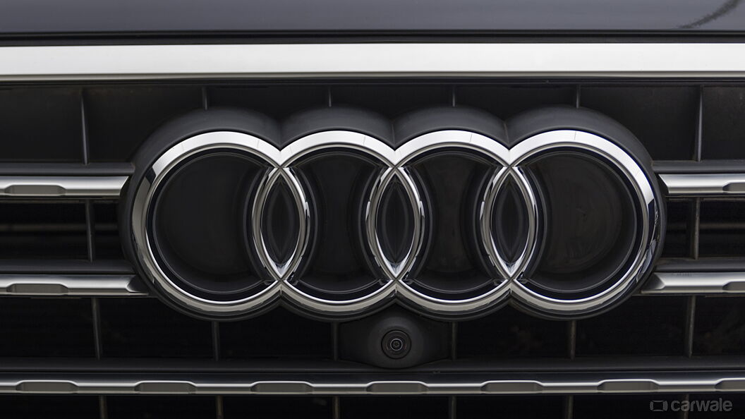 Discontinued Audi Q7 2015 Logo
