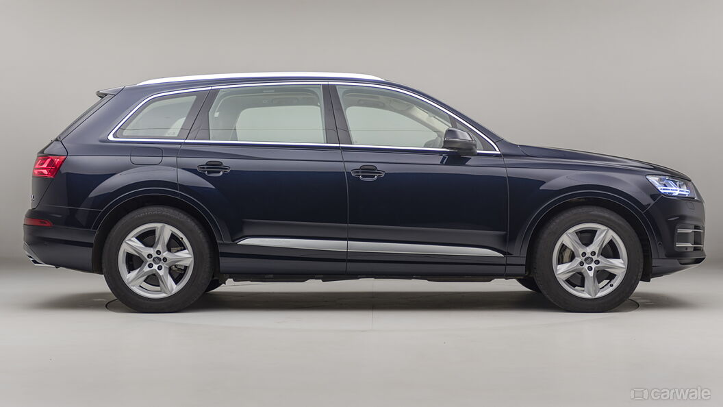 Discontinued Audi Q7 2015 Right Side