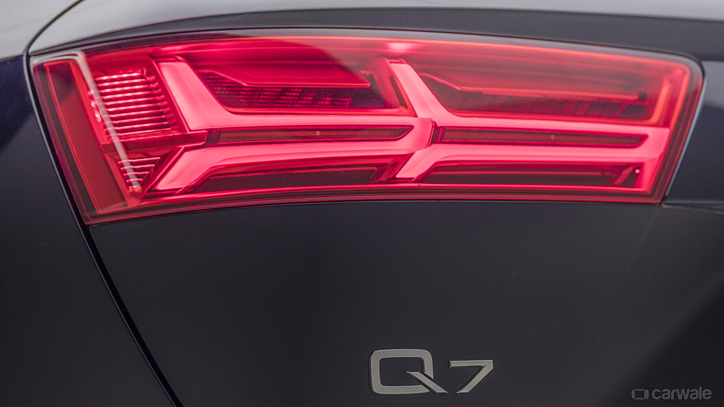 Discontinued Audi Q7 2015 Tail Lamps