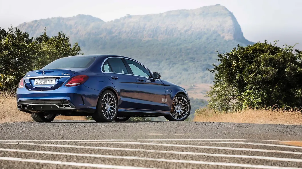 मर्सिडीज़ बेंज़ सी-क्लास [2014-2018] राइट रियर थ्री क्वार्टर