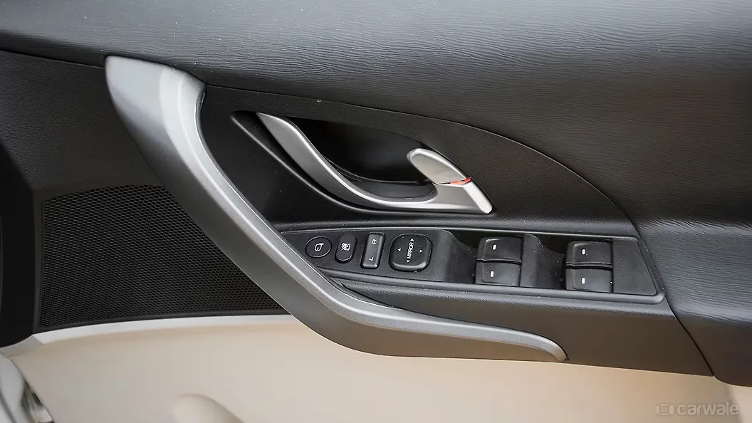 Mahindra XUV500 [20152018] Photo, Interior Door Handles Image CarWale
