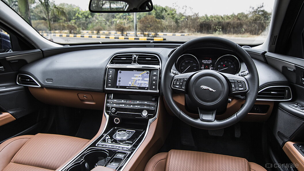 Jaguar Xe 2016 2019 Photo Interior Dashboard Image Carwale
