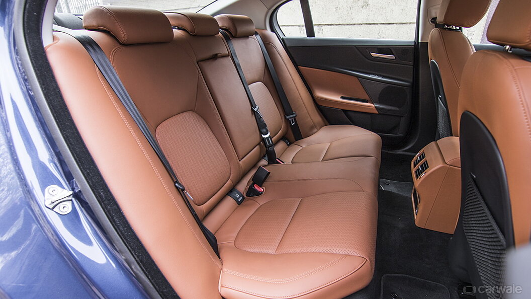 Jaguar Xe 2016 2019 Photo Interior Rear Seats Image Carwale