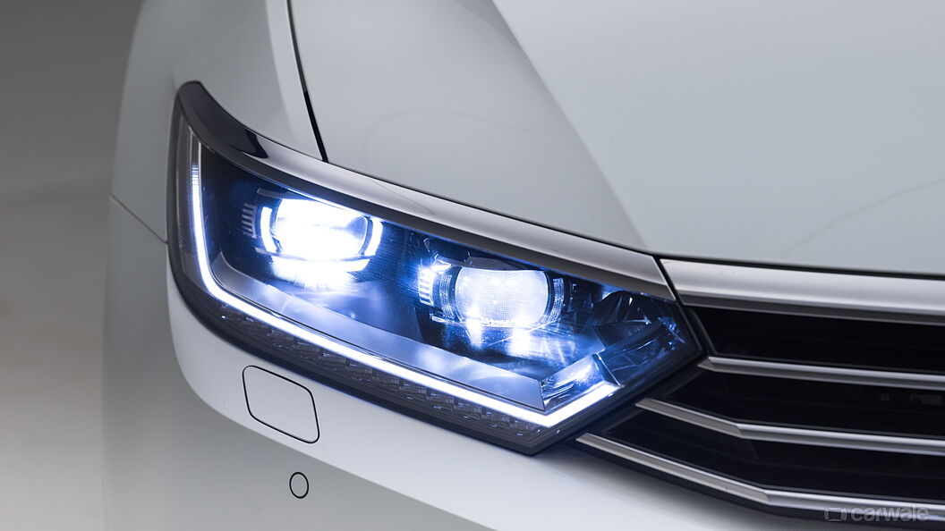 Volkswagen Passat Headlamps