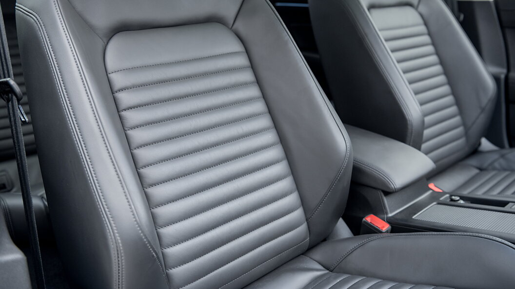 Volkswagen Passat Images, Interior & Exterior Photo Gallery - CarWale