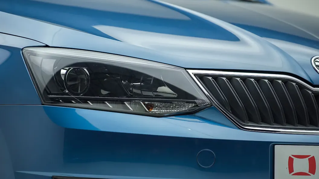 Skoda Rapid Photo, Headlamps Image CarWale