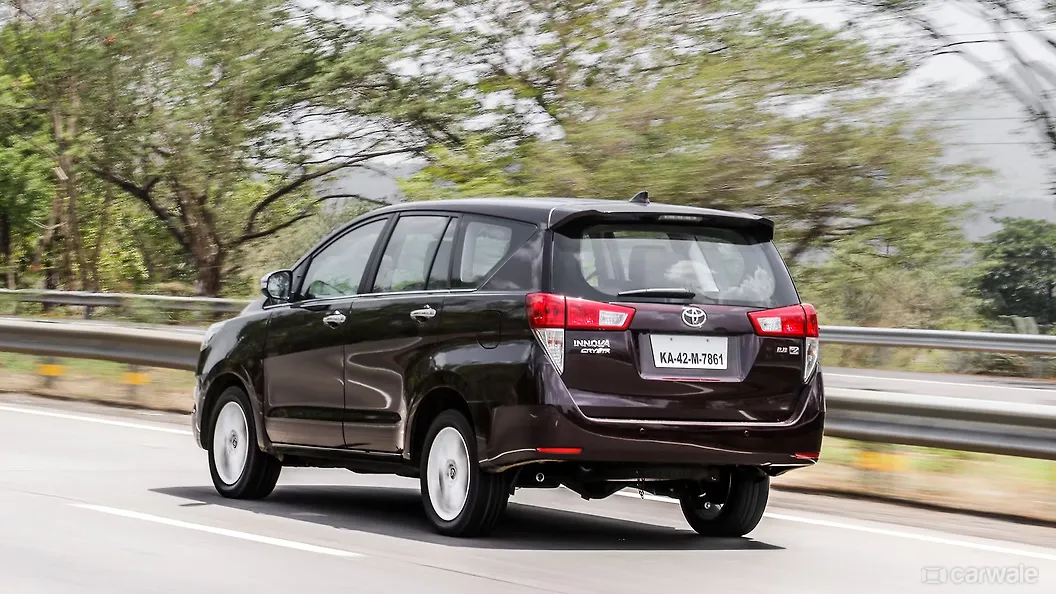 Toyota Innova Crysta Photo Front View Image Carwale