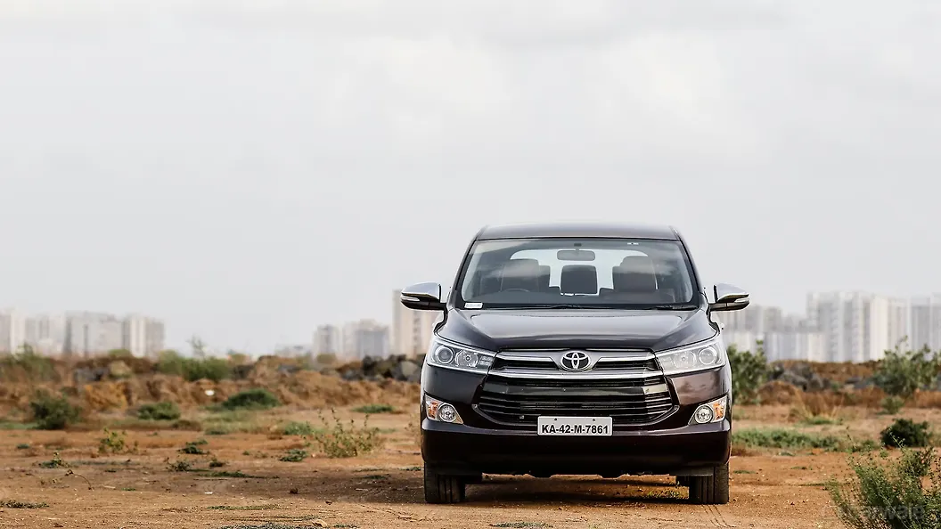 Toyota Innova Crysta Photo Front View Image Carwale