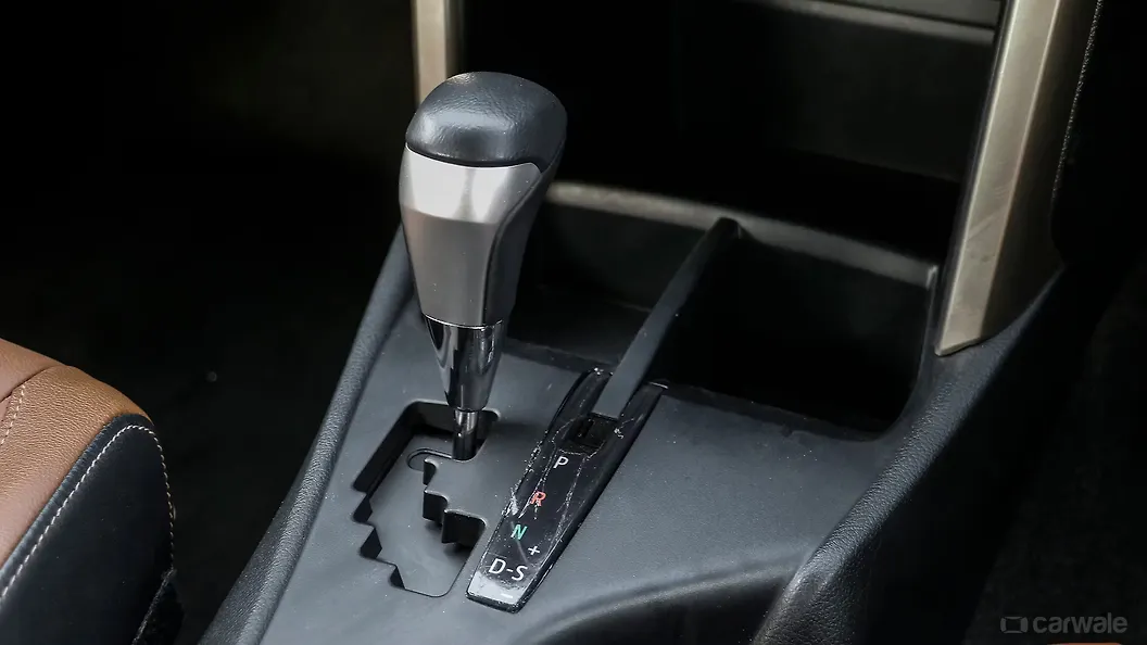 Toyota Innova Crysta Photo Gearlever Image Carwale