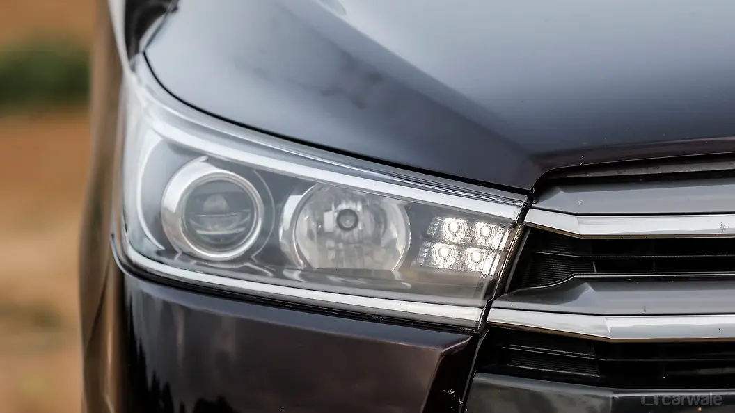 Toyota Innova Crysta Photo Headlamps Image Carwale
