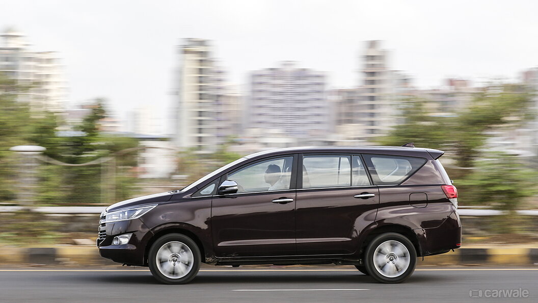 Toyota Innova Crysta Photo Left Side View Image Carwale