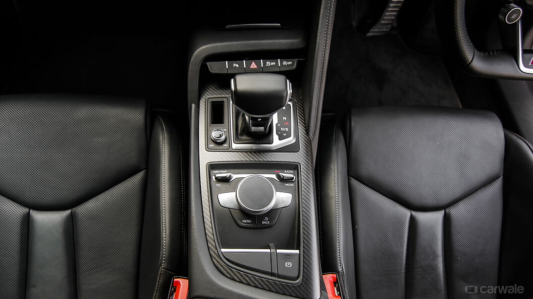 Audi R8 Front-Seats