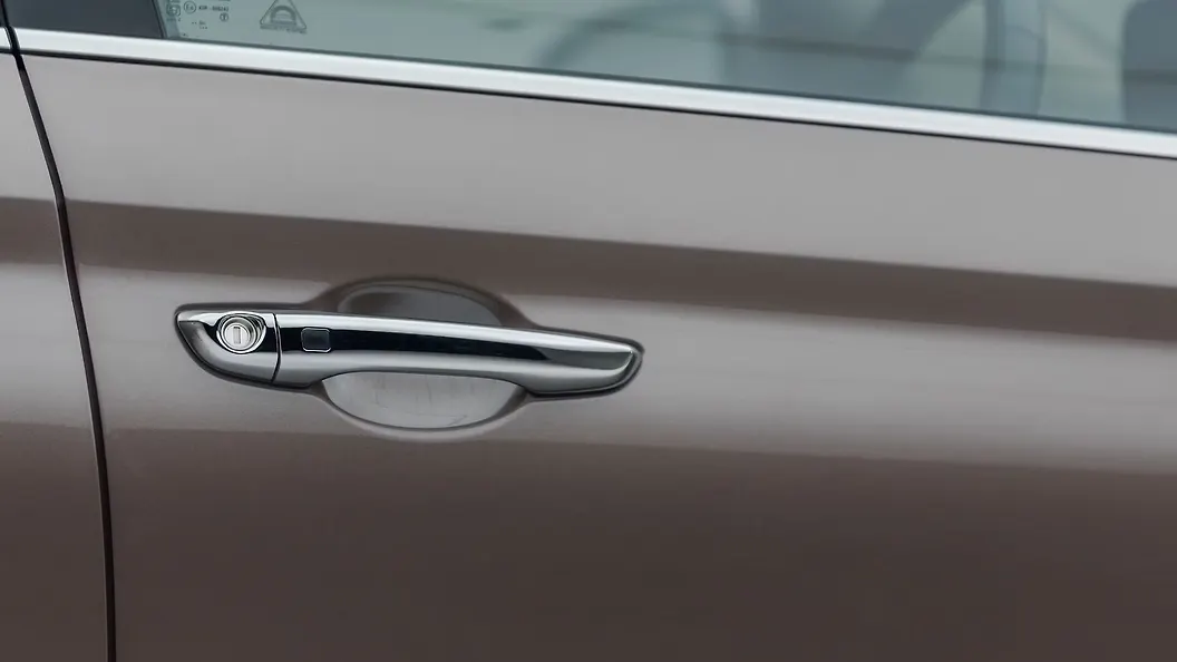 Exterior Door Handles Image, Hyundai Verna Photo - CarWale Exterior Door Handles Image, Hyundai Verna Photo - CarWale