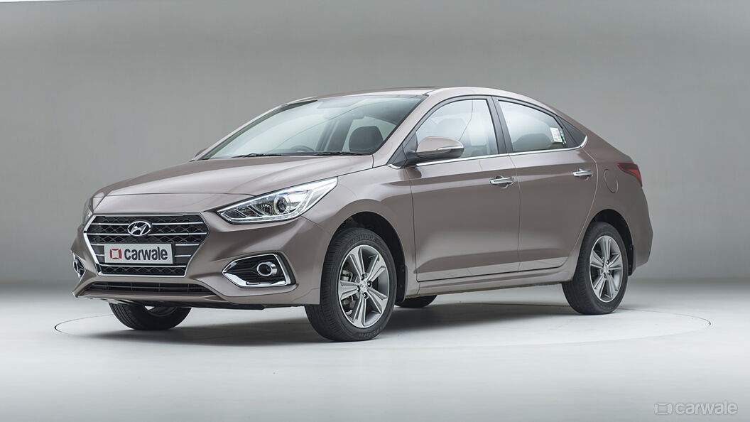 Discontinued Hyundai Verna 2017 Left Front Three Quarter