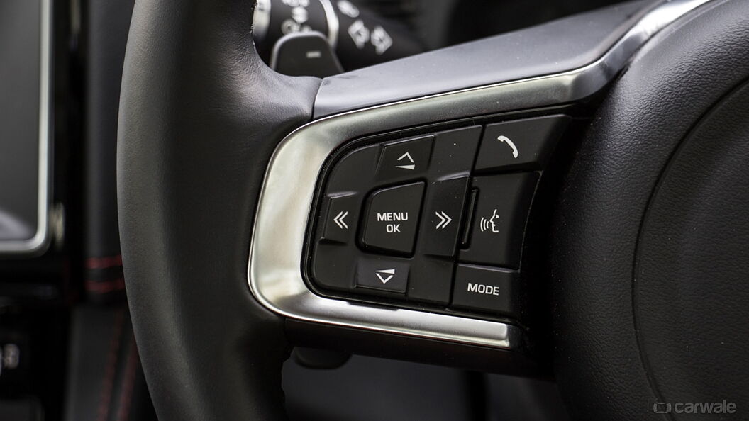 Jaguar F-Pace [2016-2021] Steering Mounted Audio Controls