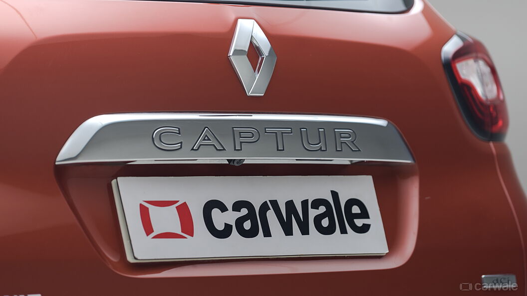 Discontinued Renault Captur 2017 Badges
