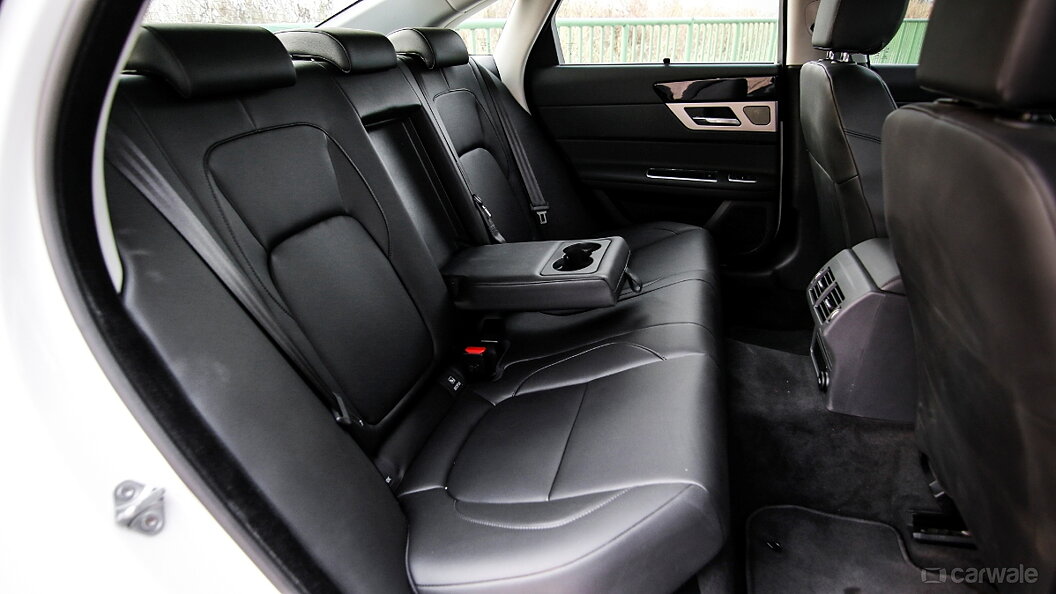 Jaguar Xf Photo Rear Seat Space Image Carwale