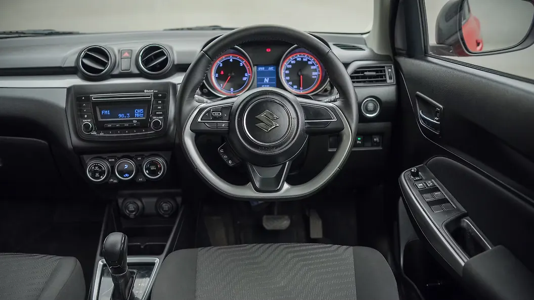 Swift Photo, Dashboard Image CarWale