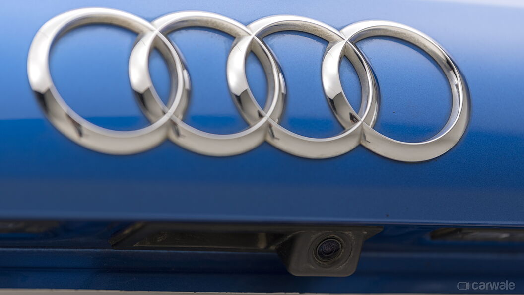 Discontinued Audi Q3 2017 Logo