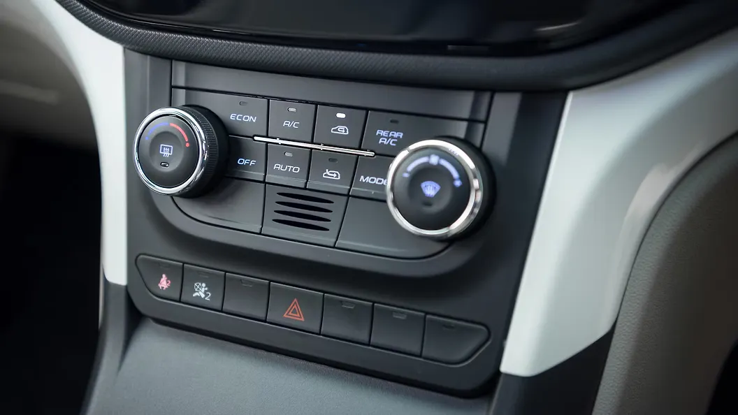 Mahindra Marazzo Photo, Music System Image CarWale