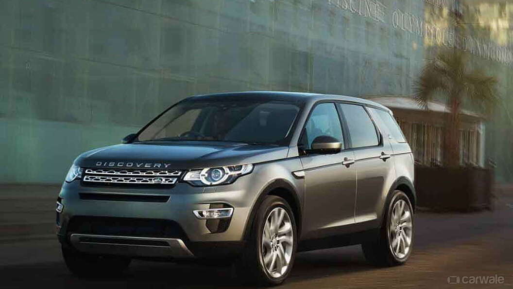 Discontinued Land Rover Discovery Sport 2017 Left Front Three Quarter
