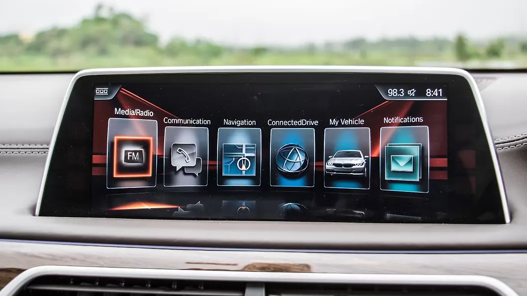 7 Series [2016-2019] Music System Image 