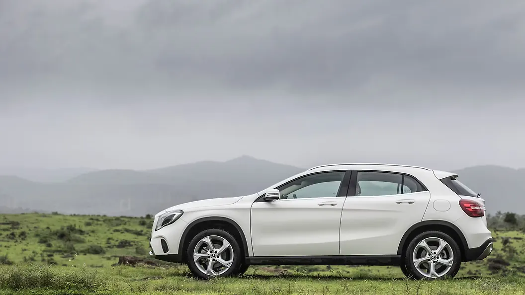 Mercedes Benz Gla 2d First Drive Review Carwale