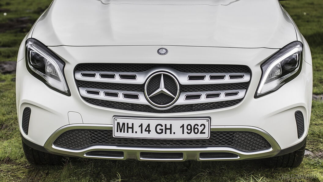 Discontinued Mercedes-Benz GLA 2017 Exterior