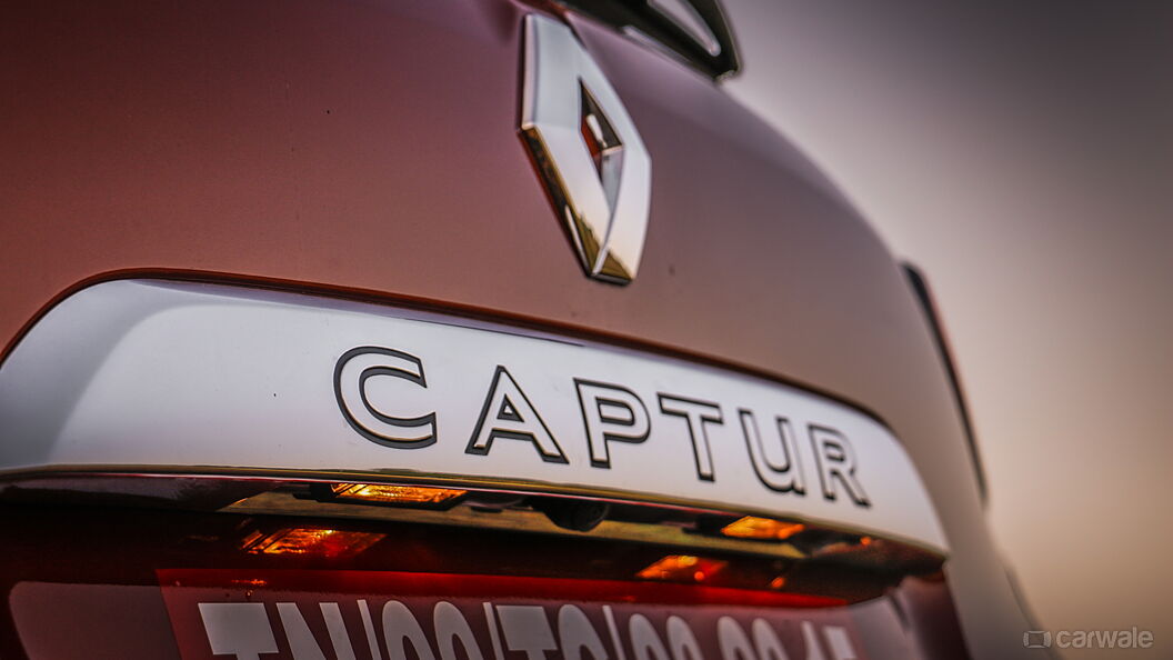 Discontinued Renault Captur 2017 Badges