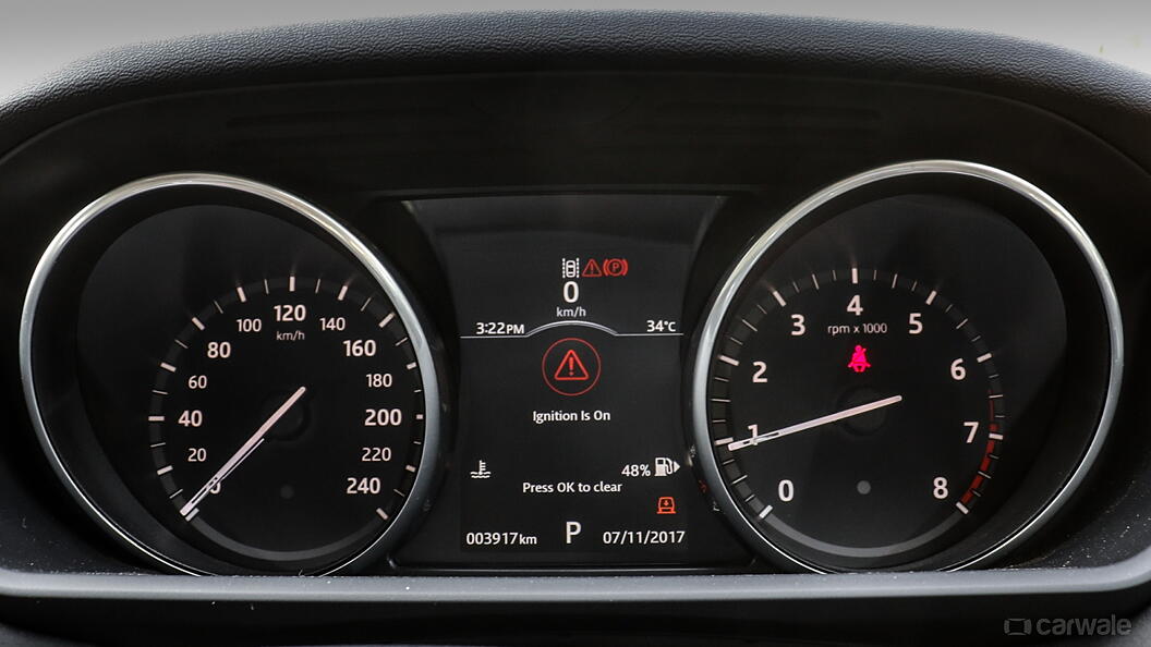 Discovery Instrument Panel Image, Discovery Photos in India - CarWale