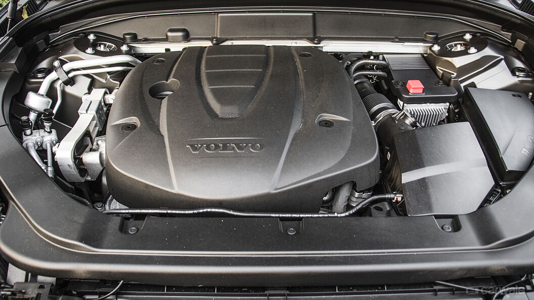 Discontinued Volvo XC60 2021 Engine Bay