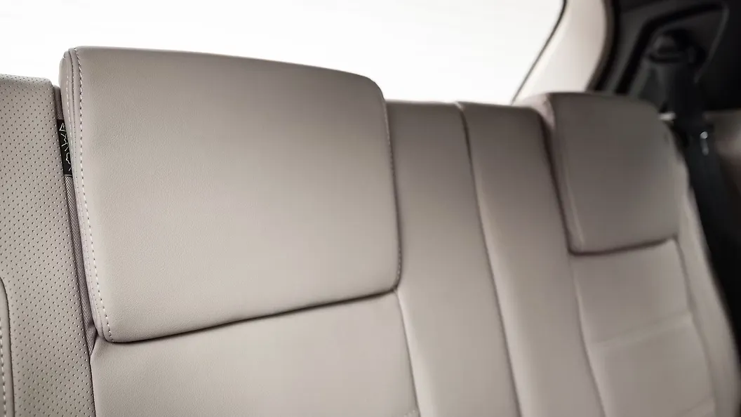 Ford Endeavour Photo, Rear Seat Space Image CarWale