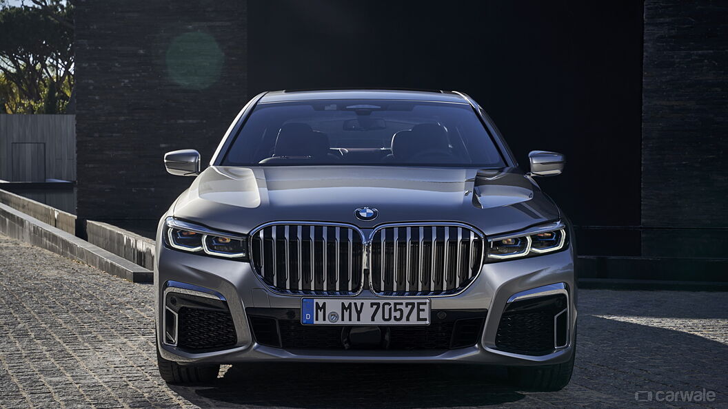 Discontinued BMW 7 Series 2019 Front View