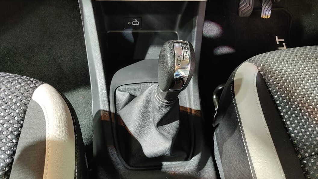 Renault Triber Photo, GearLever Image - CarWale